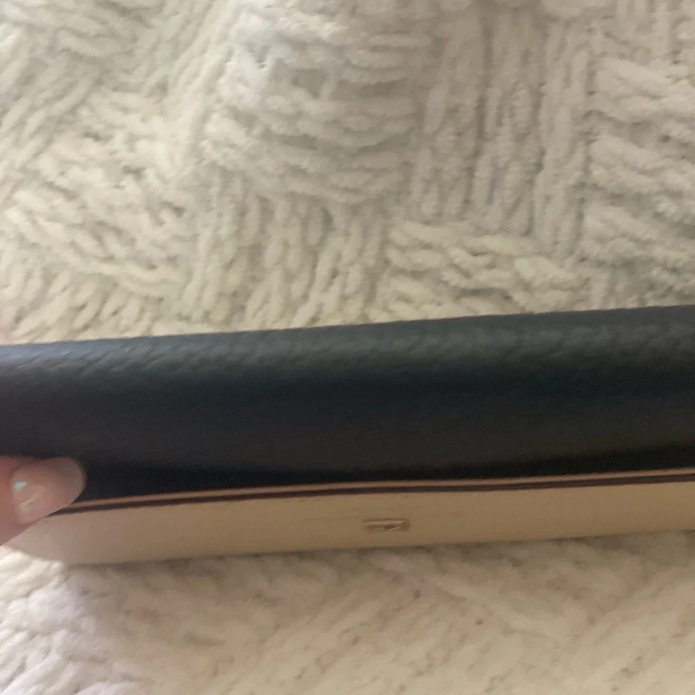 Kate Spade Southport Avenue Sandra Beige and Black Women's Wallet
